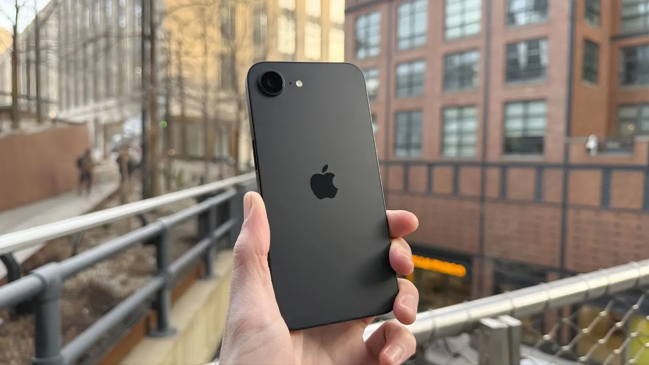 iPhone 16e Gets Major Price Cut on Croma – Save Over Rs 9,000 with Bank Offers; Full Specs and Details Inside