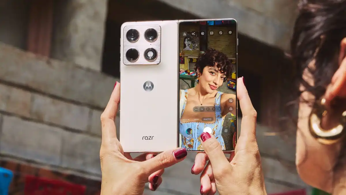 Motorola Razr Fold Launched at MWC 2026 with Snapdragon 8 Gen 5 and 6,000mAh Battery; Edge 70 Fusion Also Debuts